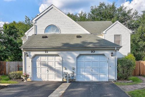 10 Dickenson Ct, East Freehold, NJ 07728-4312