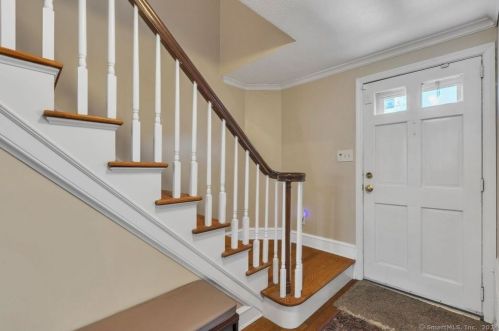 124 Ansonia St, Hartford CT  06106-4002 exterior