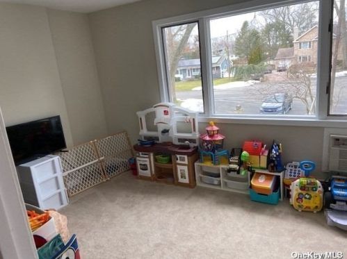 6 Peter Ct, Huntington Station NY  11746-4500 exterior