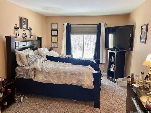 172 Candlewood Dr, Wapping CT  06074-2613 exterior