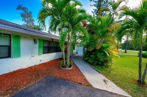 5217 Cypress Ln, Naples, FL 34113-7709