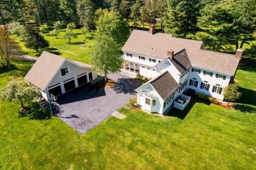 18 Powisset St, Dover, MA 02030-1601