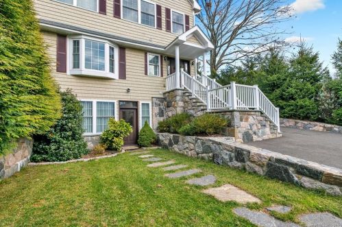 22 Woodway Rd, Stamford, CT 06907-1428