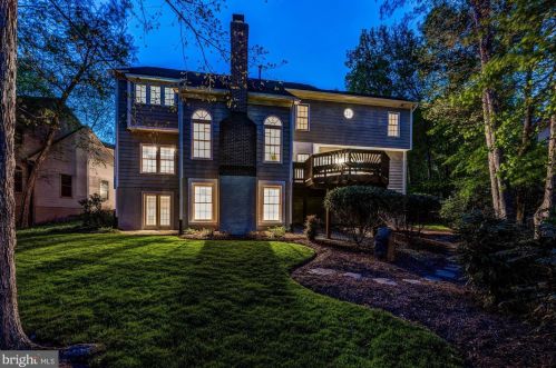 3304 Willow Glen Dr, Herndon, VA 20171-1900