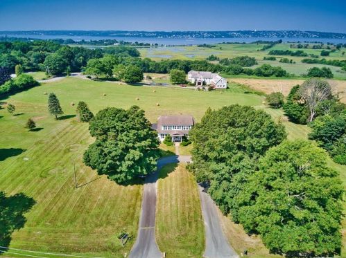 3425 Main Rd, Tiverton, RI 02878-4805