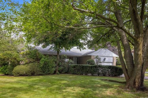 22 Andover Ln, Woodsburgh, NY 11598-1008