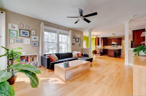 14 Farm Ridge Rd, Unionville CT  06013-2018 exterior