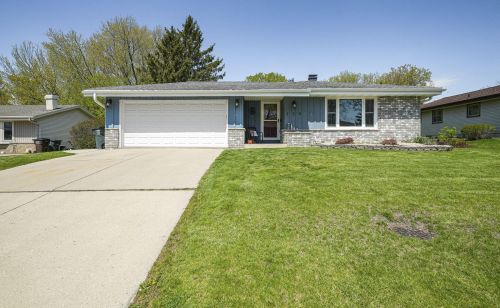 110 Apollo Ct, Mukwonago, WI 53149-1701