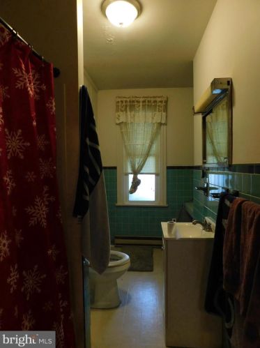 406 1 Ave, Parkesburg PA  19365-1238 exterior