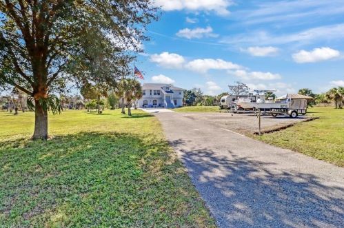 220 39th Ave, Naples, FL 34120-4362
