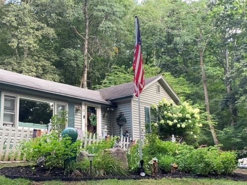 10 Anderson Rd, Sherman, CT 06784-1139