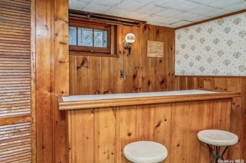 151 Pollok Pl, Hicksville NY  11801-2220 exterior