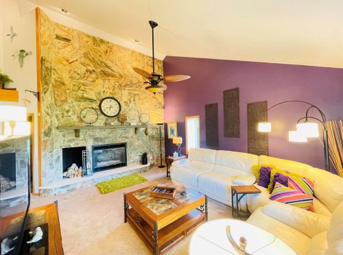 7912 Scenic View Dr, Waterford, WI 53185-2084