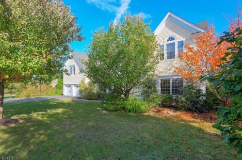 17 Stirling Rd, Bernardsville, NJ 07924-2812