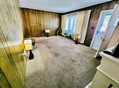 43 Van Wyck Dr, Poughkeepsie NY  12601-1518 exterior