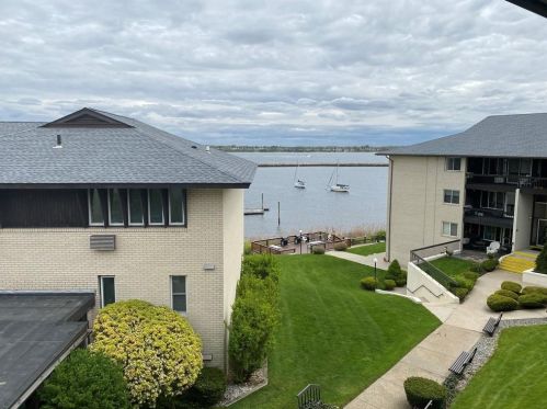 400 Narragansett Pkwy, Warwick RI  02888-4519 exterior