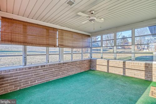 185 Hanover St, Spring Grove PA  17362-1103 exterior