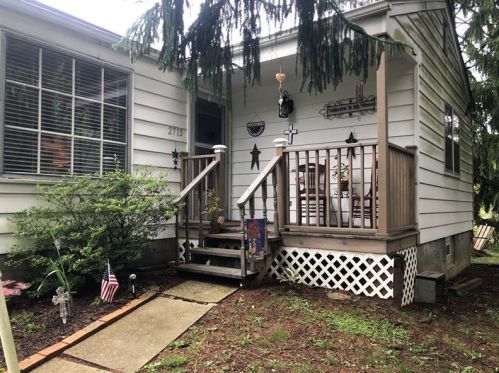 2715 Mohawk St, Mckeesport, PA 15131-3136