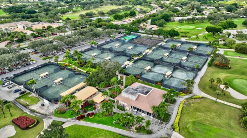 9 Windsor Ln, Boynton Beach FL  33436-6063 exterior