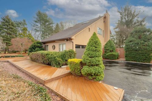 9 Elston Ct, Lake Grove, NY 11755-2800