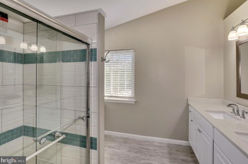 6733 Sutton Oaks Way, Gainesville VA  20155-1489 exterior