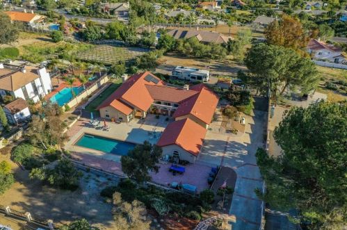 2727 Victoria Dr, Alpine, CA 91901-3667