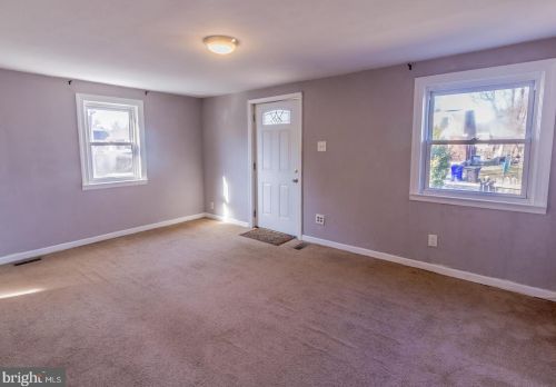 132 Stanley Ln, New Castle, DE 19720-2740