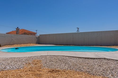 643 Mckinley St, Rialto CA  92376-6057 exterior