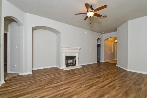 1628 Castle Creek Dr, Oak Point, TX 75068-4878
