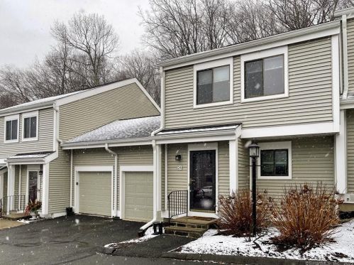 24 Eagle Rock Hl, Bethel, CT 06801-1425