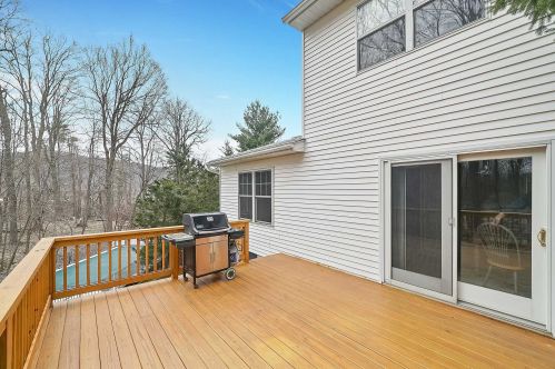 3 Geering Way, Fishkill NY  12524-1136 exterior