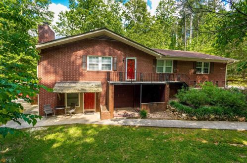 1462 Redwine Rd, Fayetteville GA  30215-2512 exterior