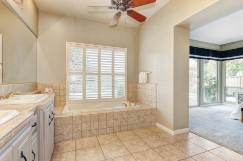 1000 Souza Dr, Folsom CA  95762-7550 exterior