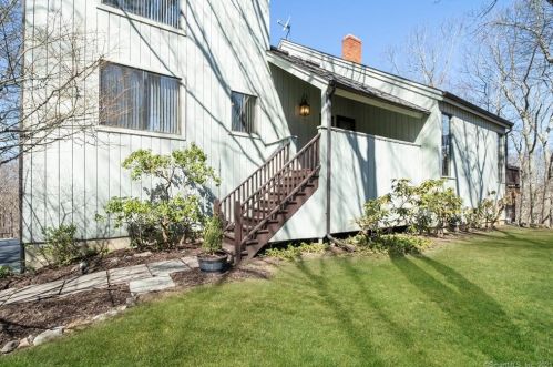 11 Daniska Dr, Bethel, CT 06801-2650