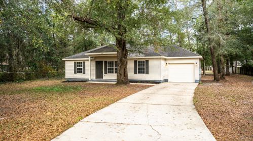569 3rd Ave, Holt, FL 32564-9355