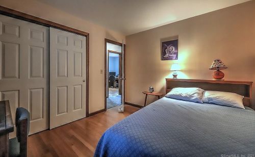 22 Harvest Ln, Milford CT  06461-1705 exterior