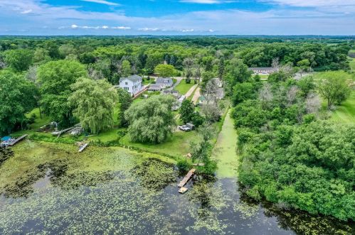 25011 Loomis Rd, Waterford WI  53185-1419 exterior