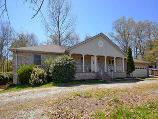 104 Shelly Dr, Hendersonville NC  28792-9593 exterior