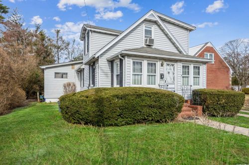 1080 Long Beach Rd, Hempstead, NY 11550-7911