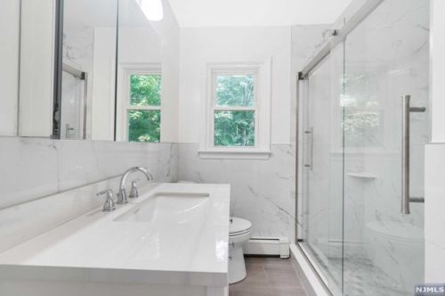 215 Hiawatha Blvd, Oakland NJ  07436-3619 exterior