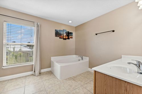 866 Abingdon Ave, Fort Pierce FL  34953-2861 exterior