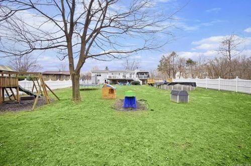 80 Friendly Rd, Mahopac NY  10541-1922 exterior