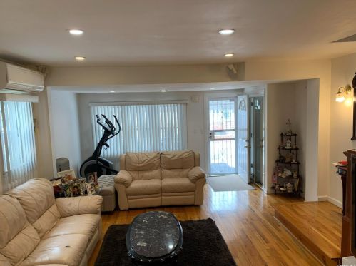 107-23 107th St, Jamaica, NY 11417-1140