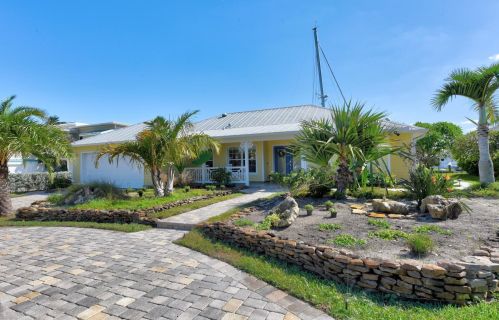 219 Marina Dr, Fort Pierce, FL 34949-8816