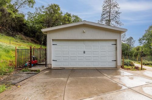 10221 Eagle Mountain Rd, Grass Valley CA  95949-8803 exterior