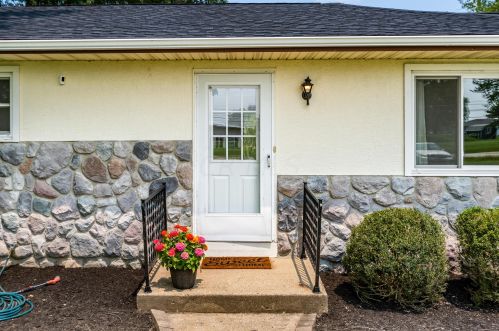 9572 Johnstown Utica Rd, Johnstown, OH 43031-9402