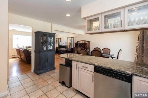 552 Princeton St, N Milford NJ  07646-2015 exterior