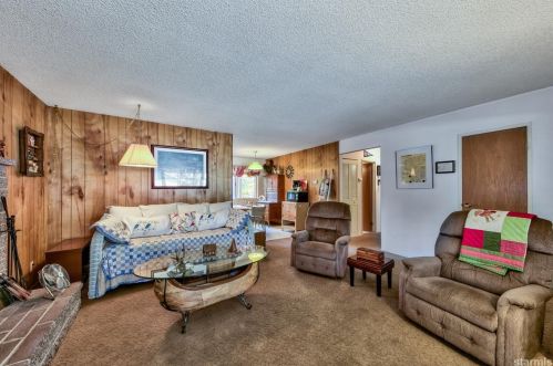 842 Sonoma Ave, South Lake Tahoe CA  96150-2720 exterior