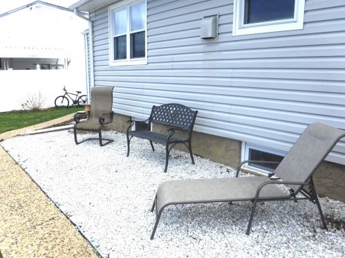 11 Barrington St, Westbury NY  11590-4629 exterior