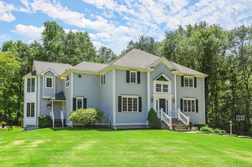 55 Canterbury Ln, Ridgefield, CT 06877-1102